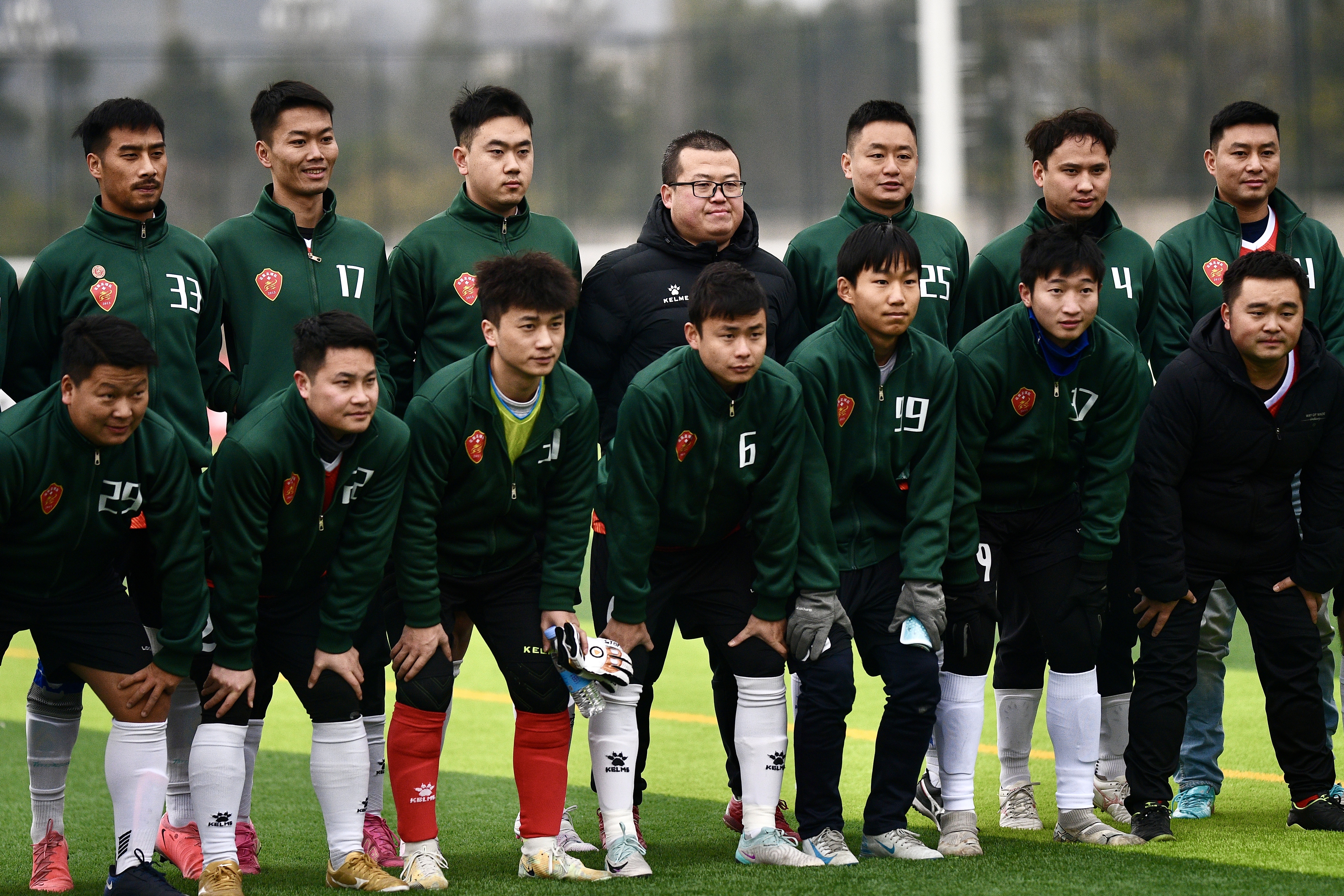 热情高涨！足球比赛赢得观众叫好！