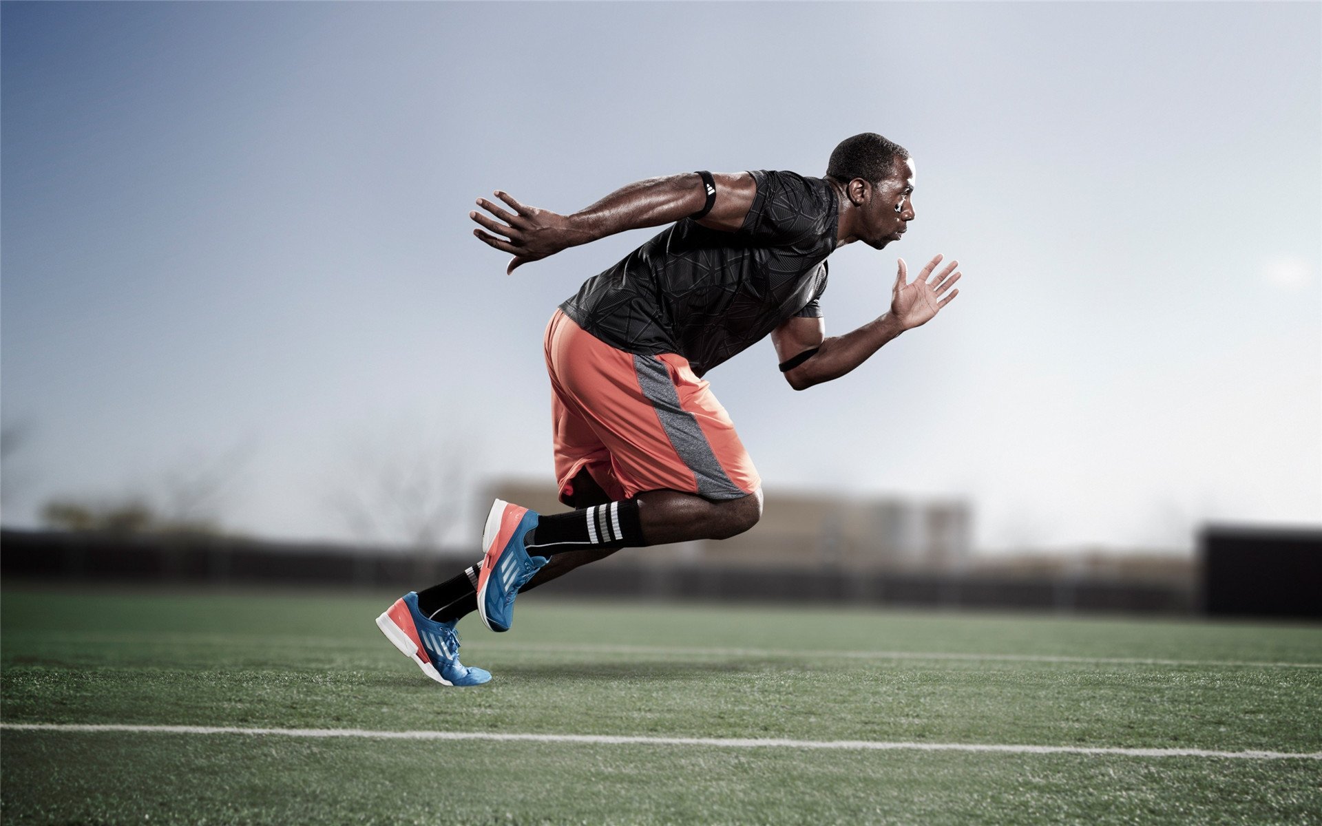 穆古鲁扎回归赛场，连败首场状态亮眼，雄鹿观众沸腾！